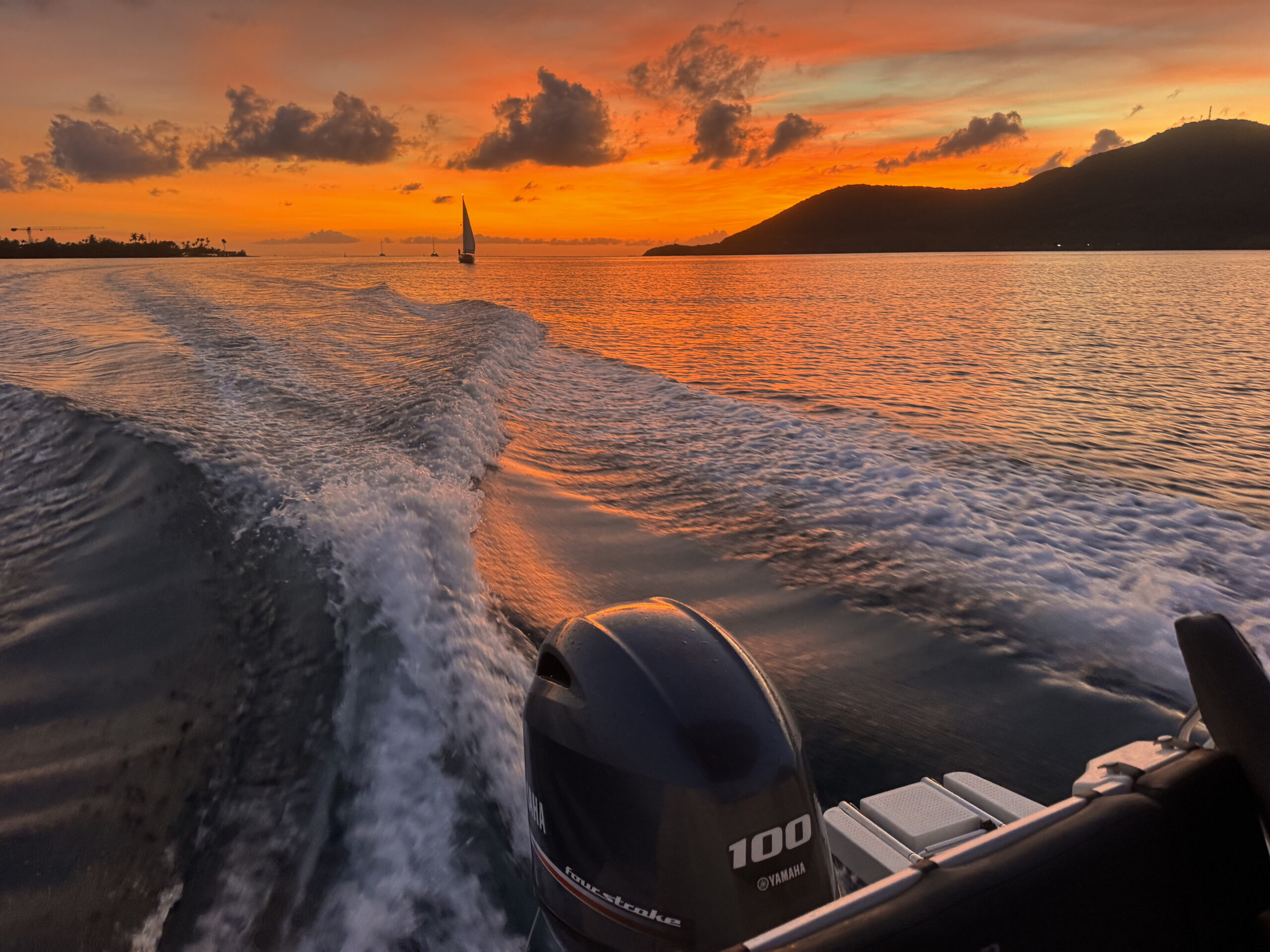 Balade coucher de soleil en bateau en Martinique