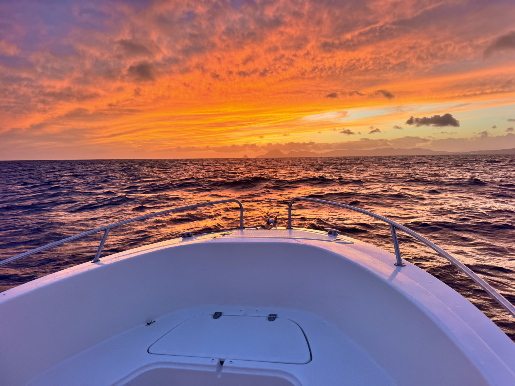Coucher de soleil en bateau avec Ti Tour Bato en Martinique