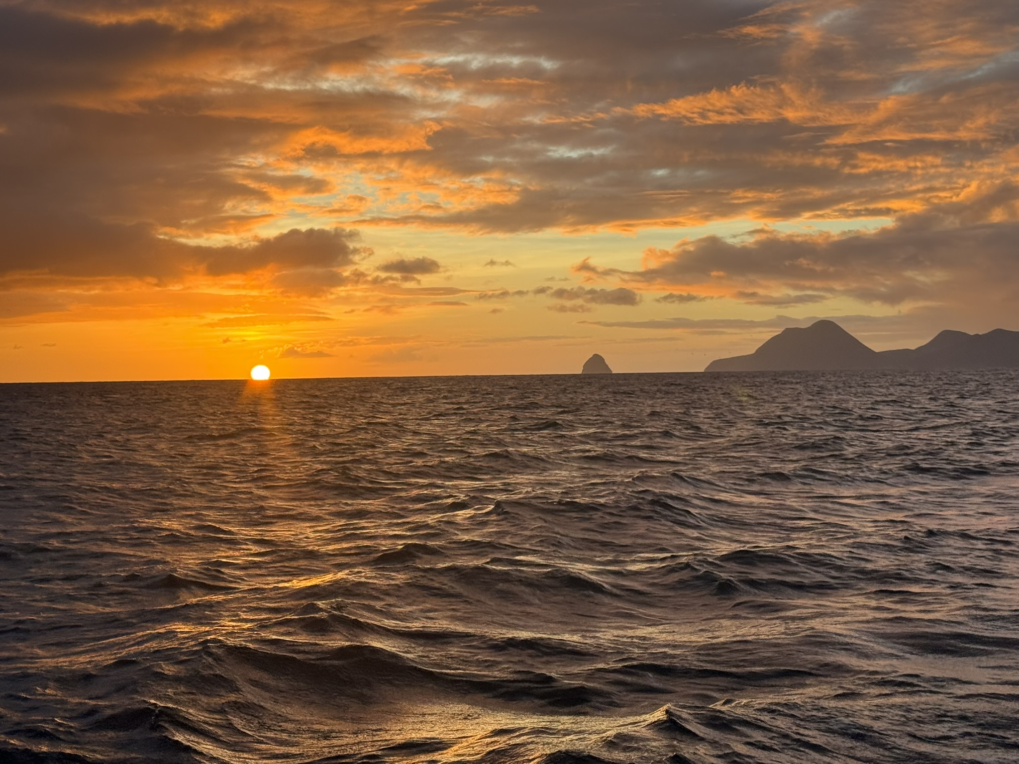 Lumières du soir depuis la mer en Martinique