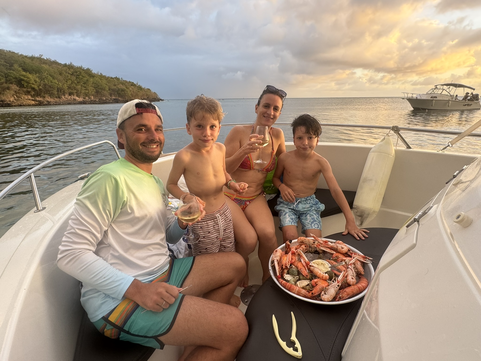 Balade en bateau au coucher du soleil en Martinique