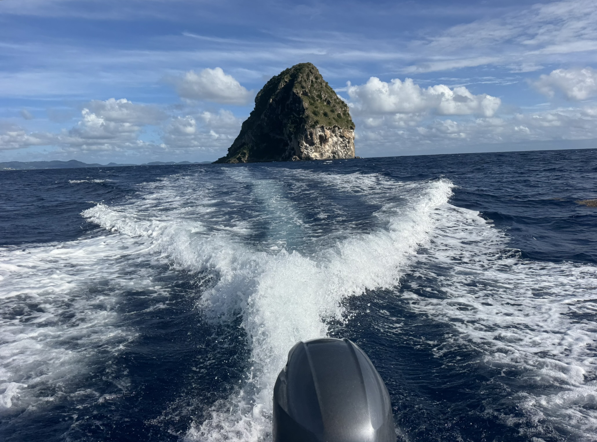 Rocher du Diamant vu depuis la mer en Martinique